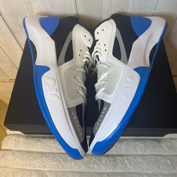 Size 13M & 11.5- Jordan Zoom Separate 'White Photo Blue' - Picture 6 of 12